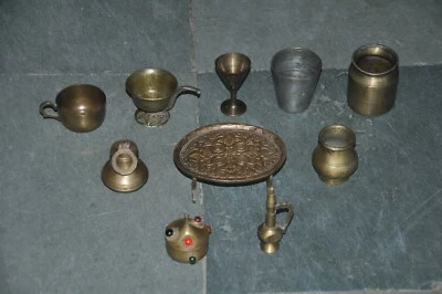 10 piezas de latón antiguo hecho a mano pequeño/centavo diferentes artículos para casa de muñecas bebé Foto 1 de 4