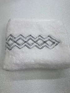 Matouk Arezzo (1) Hand Towel 20" X 32" White - Charcoal Preowned W/defects - Picture 1 of 7