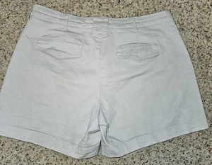 Lee Khaki Shorts Just below the waist Size 12M 32" Waist 14" Length 10" Rise - Picture 1 of 3