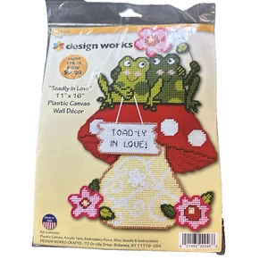 Design Works Plastic Canvas Wall Decor "Toadly In Love" 2160 Frogs Mushroom - Picture 1 of 5