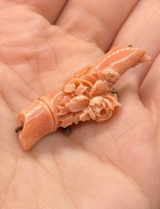 ANTIQUE 19TH CENTURY NATURAL CARVED CORAL KIMONO SLIDER 4 CM X 1.5 CM IN DIMENS - Picture 1 of 19