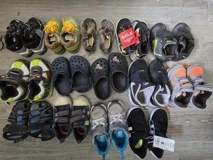 14 pares de zapatillas Crocs para bebés niños pequeños Plaza Sésamo Looney Tunes Oscar - Imagen 1 de 19