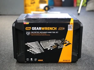 CHIAVE A INGRANAGGI 80949 1/4" e 3/8" azionamento 90 denti set utensili standard e profondi 232 pezzi - Foto 1 di 2