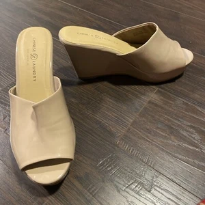 Women’s Chinese Laundry Idel-001 Patent Peep Toe Wedges - Nude, Size 11 - Picture 1 of 4