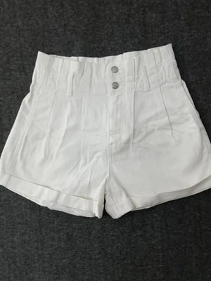 Pantalones cortos de mezclilla para mujer FOREVER 21 talla 28 marfil con puños cierre de 2 botones trabillas para cinturón Foto 1 de 4