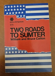 Two Roads To Sumter by William and Bruce Catton (1971 paperback) - Foto 1 di 9