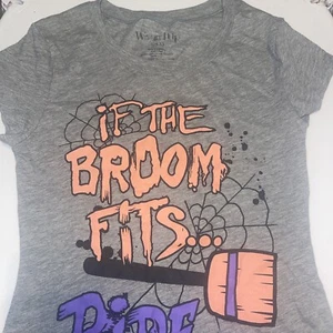 Womens Gray If The Broom Fits Witch Spiderweb Halloween Holiday T-Shirt Sz Small - Picture 1 of 6