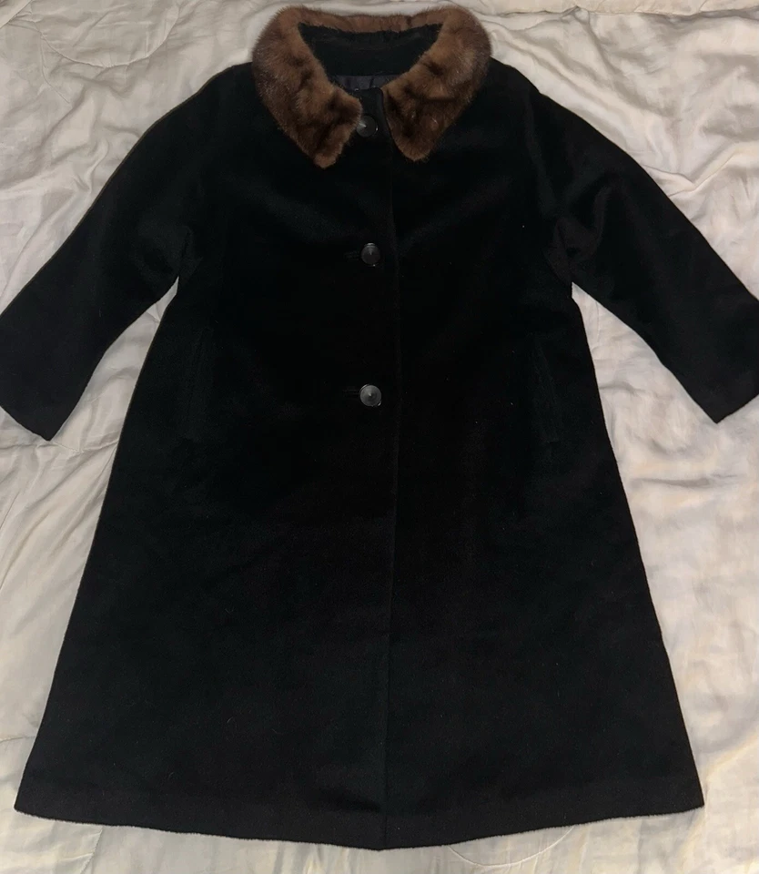 Abrigo vintage para mujer de lana a rayas de Fortworth negro con botones y cuello de piel Foto 1 de 4