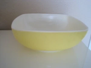Pyrex Square Yellow Dish - Picture 1 of 7