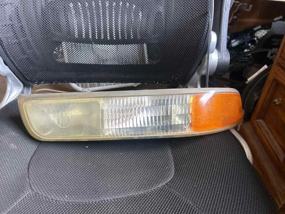 Fits 2000-2006 Chevrolet Tahoe Right Fog/Mark/Park/Turn Light OEM:15199559 Foto 1 de 3
