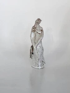 Figura humana abstracta posiblemente femenina, arcilla, esmalte blanco, mediados de siglo moderna - Imagen 1 de 8