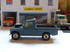 Corgi Toys 351S RAF Land Rover - Picture 1 of 11