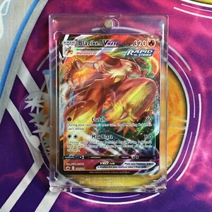 Blaziken VMAX - 021/198 - Ultra Rare (S&S: CR) Pokemon TCG Official UltraPro - Picture 1 of 2