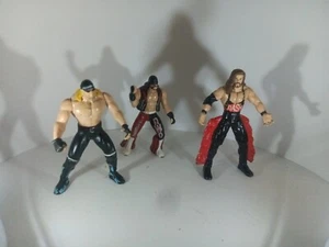 Vintage 1998 Toy Biz WCW Die Cast Metal/Plastic Wrestling Figures Lot Of 3 WWE - Picture 1 of 3