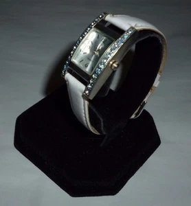 Damenuhr Markenlos Blau Kristall Strass Analog Quarz Weiß Lederband  - Bild 1 von 4