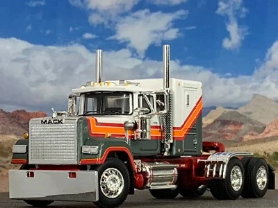 1/64 DCP WHITE/ORANGE/GRAY Mack® Super-Liner® w/ Sleeper - Image 1 of 4