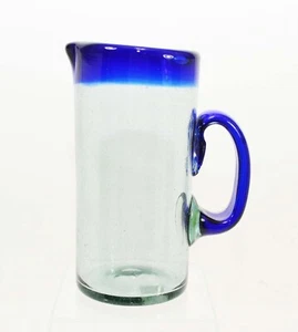 Jarra con borde azul reciclado soplada a mano, pequeña - 8 pulgadas de alto x 4 de diámetro, 40 oz - Imagen 1 de 3