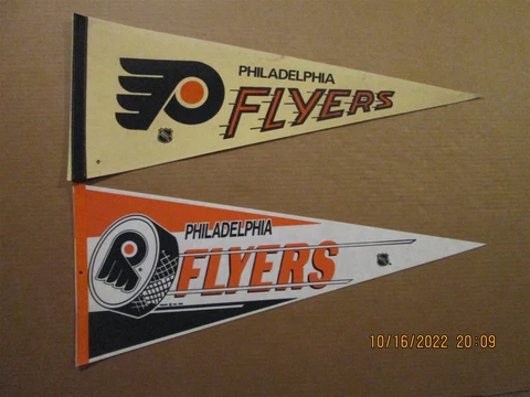 NHL Philadelphia Flyers Lot of 2 Vintage 1970's & 1989 Team Logo Hockey Pennants Cover