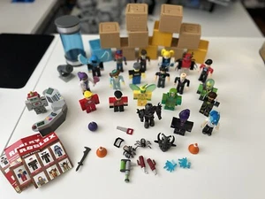 Roblox Action Figure Lot Characters with Accessories - Bild 1 von 1