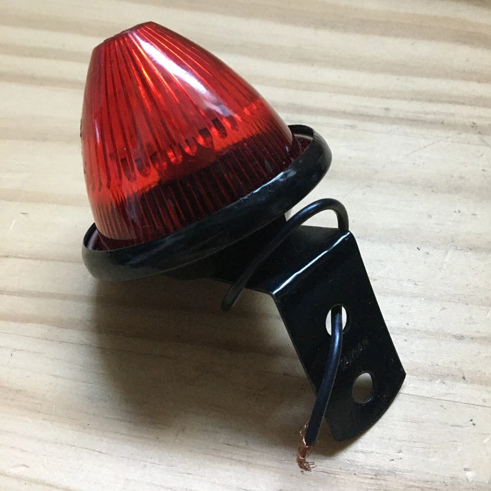 Luz de señal de giro roja vintage PM R-12 modelo A T Ford Mack Diamond T Kenworth GMC Foto 1 de 3