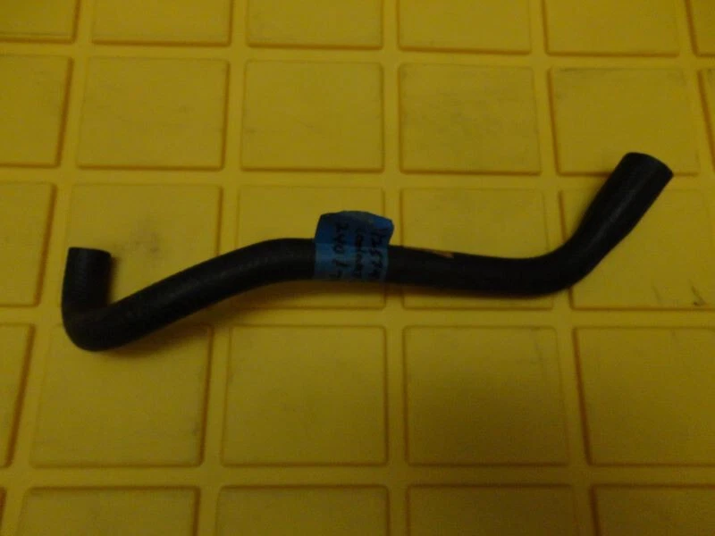 Новый из старых запасов оригинальный обходной шланг охлаждающей жидкости Volvo 242 244 245 700 D24 Diesel 1257446 - Изображение 1 из 1