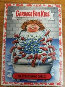 GPK 2019 cubo de basura Kids Revenge Horror-ible 9a Slithering Sue rojo 29/75 - Imagen 1 de 1