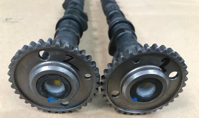 Juego de árboles de levas Suzuki GSXR1000 (nº 2) 2009-11 usado OE P/N 12710/12720-47H00 Foto 1 de 4