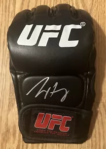 Max Holloway Signed Autographed UFC MMA Glove COA BAS Beckett #BL94475 (1) - Picture 1 of 3