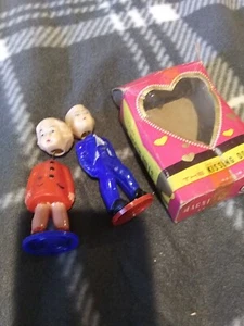 Vintage Kissing Dolls Bobblehead Magnetic Package Hong Kong - Picture 1 of 5