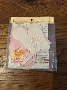 VTG Hildebrand Cradle Moc Pink Wool Felt Baby Moccasin Kit NOS Size 1 - Picture 1 of 5