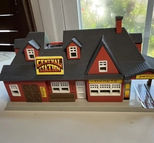 1989 Micro Machines City Scenes Central Station Train Depot- Light Not Working. - Picture 1 of 7