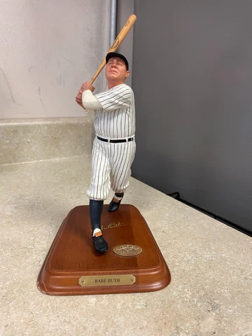 Babe Ruth All Star Figurines by Danbury Mint Pre-owned “Baseball Legend” Cover