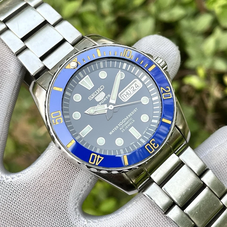 Seiko 5 Sports Diver 100 M Automatic 23 Jewels SNZF13 Japan Men Watch 7S36-03C0 - image 1 of 4