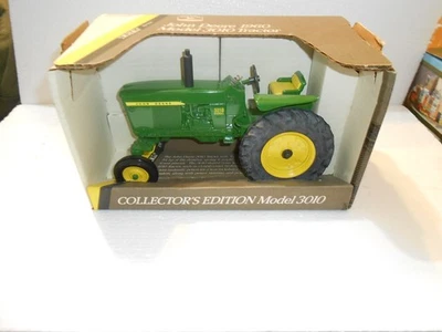 ERTL JOHN DEERE COLLECTORS EDITION 1960 MODEL 3010 1992 NO.5635 - Image 1 of 3