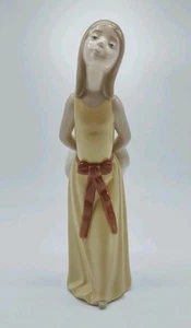 VINTAGE Lladro Figurine Naughty Girl  - Girl with a Straw Hat #5006, Spain - Picture 1 of 7