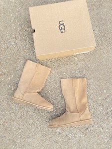 Las mejores ofertas en Botas UGG Australia Classic Tall Beige para Mujeres  | eBay