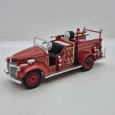 Signature Models 1941 GMC Fire Truck 1:32 Scale Die-Cast Model Truck - Image 1 of 4