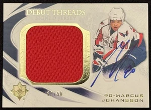 MARCUS JOHANSSON 2010-11 UD ULTIMATE DEBUT THREADS CAMISETA AUTOMÁTICA RC SDT-MJ/50 - Imagen 1 de 2