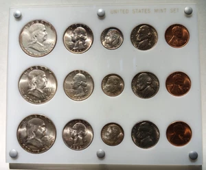 1952 P-D-S UNC MINT SET IN PLASTIC HOLDER - Picture 1 of 4