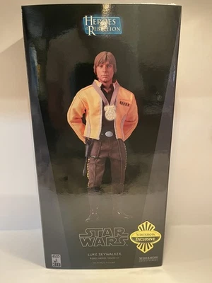 Star Wars Luke Skywalker Yavin Ceremony Sideshow Collectibles 1/6 Scale Figure - Image 1 of 3