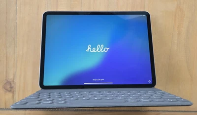 Apple iPad Pro 1ª Generación 64 GB, Wi-Fi, 11 pulgadas - Gris espacial + Apple Teclado Folio Foto 1 de 4