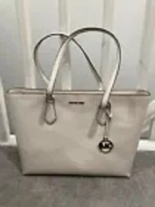 Borsa donna Michael Kors Sheila - Nuova con etichetta.  Spedito lo stesso giorno. - Foto 1 di 5