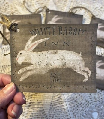 White Rabbit Inn, primitivo, cartolina de linho ~ Pendurar etiquetas conjunto de 6 - Imagem 1 de 4