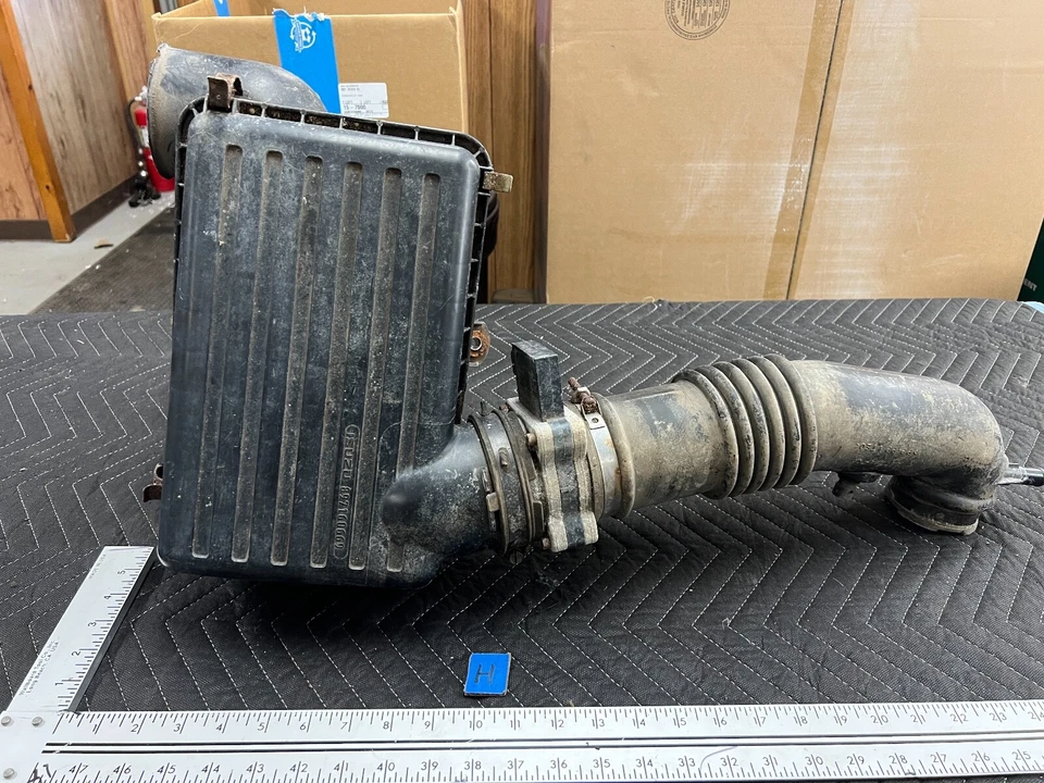 Isuzu Trooper 1998-2002 filtro limpiador de caja de aire MAF conjunto de carcasa OEM #913EM Foto 1 de 4