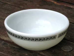 PYREX by CORNING glass BOWL 705-27 CHAMPAGNE fluer de lis U.S.A. - Picture 1 of 4