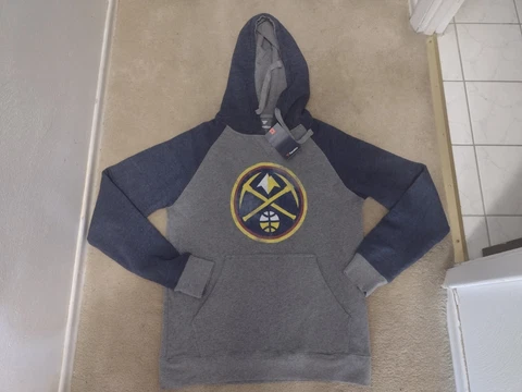 NWT Denver Nuggets Fanatics Size Medium Gray Hooded Sweatshirt Cover