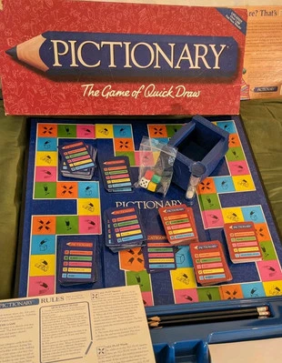 Pictionary 1993 1997 Edición Milton Bradley Juego de Mesa Dibujo Rápido De Colección Usado Foto 1 de 4