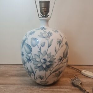 Antyczna lampa stołowa Kaestner Saxonia ręcznie malowana podszklana porcelana lampa