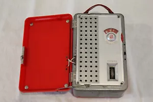 Wards Airline Model 94GCB-1064A Red AM Radio 4 Tube Portable - 1949 - Picture 1 of 12
