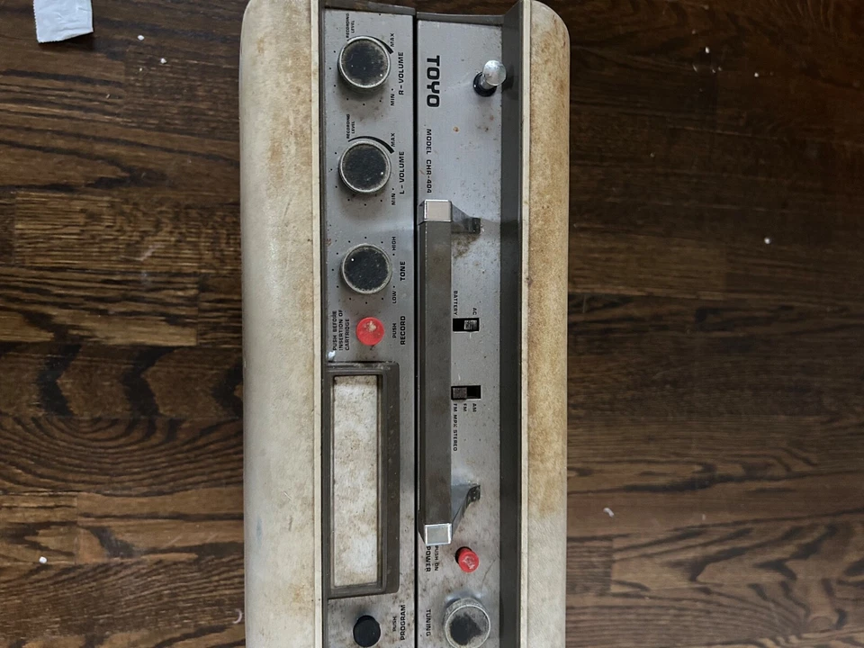 Grabadora y reproductor estéreo portátil toyo 8 pistas modelo CHR 404 Foto 1 de 4